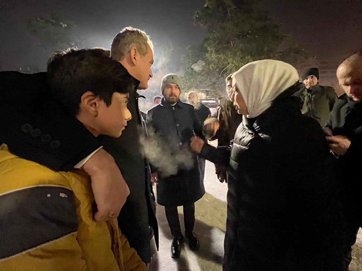#Malatya’da vatandaşlarımızla bir aradayız. Bölgede depremden etkilenen halkımızın ihtiyaçlarını karşılamak, yaralarını en kısa sürede sarmak için var gücümüzle çalışıyoruz.