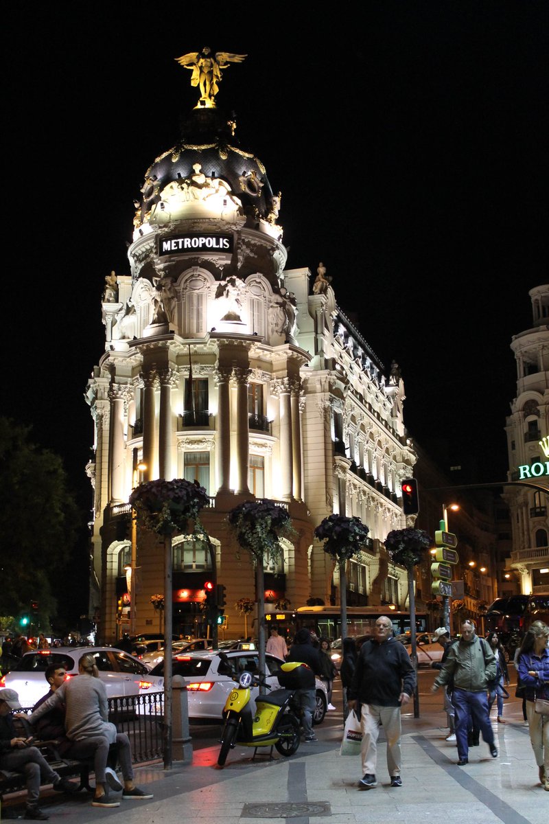 ManuelRevilla57's tweet photo. Más bonito que ninguno, siempre que no esté tapado.
#EdificioMetropolis #Madrid https://t.co/7uM5yVfiaI