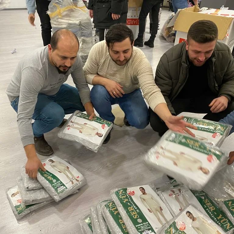 AkOdunpazariGnc's tweet photo. Zaman birlik olma zamanı 💪💪

Gençlik Kolları Teşkilatı olarak afetzede vatandaşlarımız için görevdeyiz.
Nöbetteyiz...

#akgenclik
#Eskişehirakparti 
@akgenclikgm https://t.co/YZVEdVW6AC