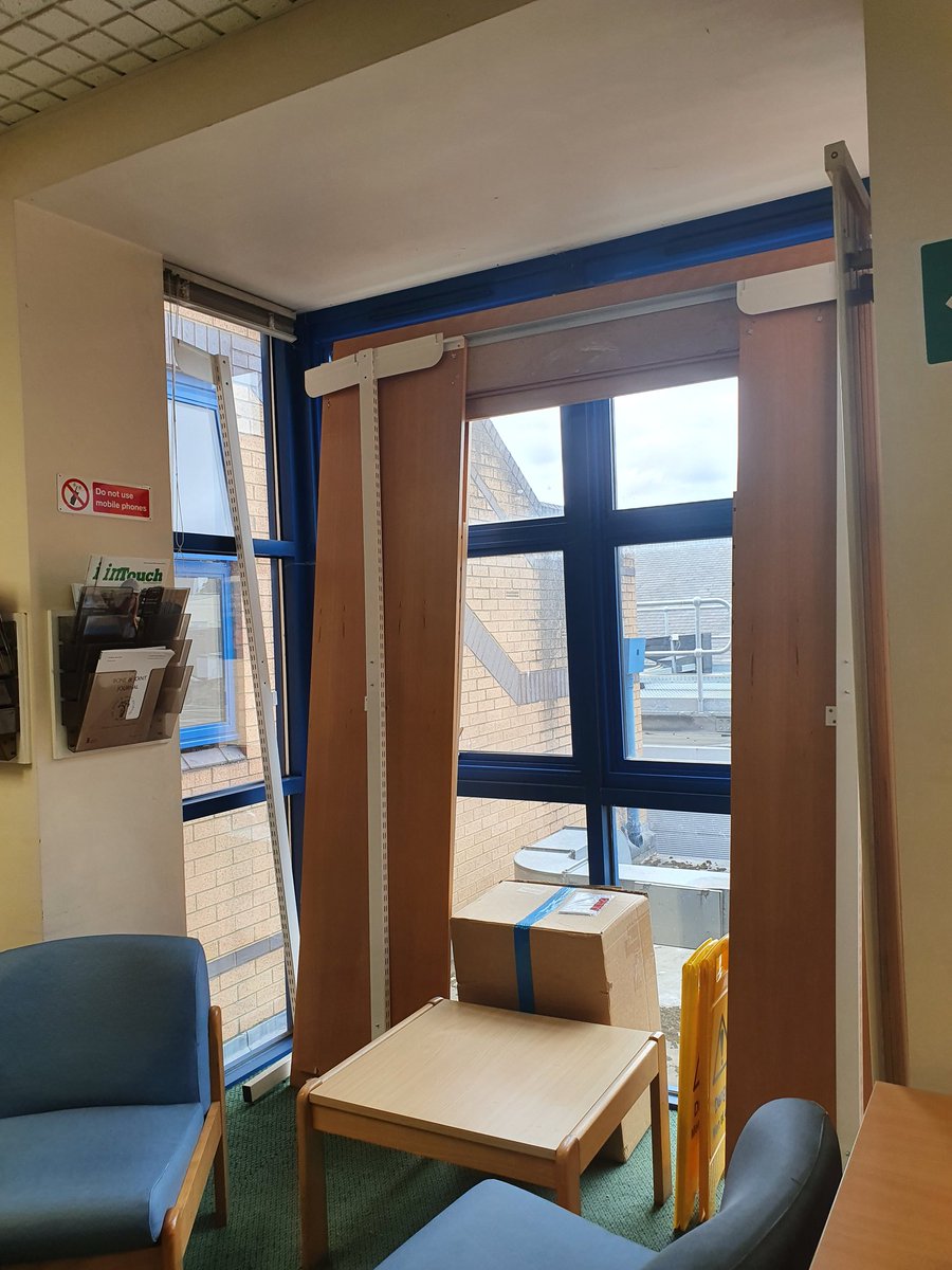 emmacarr999's tweet image. Look at the fab #libray space at FPH!

Funding from you playing the charity lottery means we can do this &amp;amp; more

Student nurses &amp;amp; doctors have a place to study, be warm &amp;amp; feel calm.....&amp;amp; anyone else needing that space
Go use it x 
📖 
lottery.frimleyhealthcharity.org
#wellbeing 

Xxx