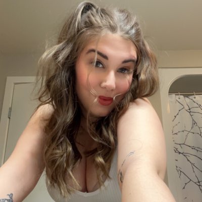 nicolevielfaure's tweet photo. #NewProfilePic https://t.co/rbj9sPrFW9