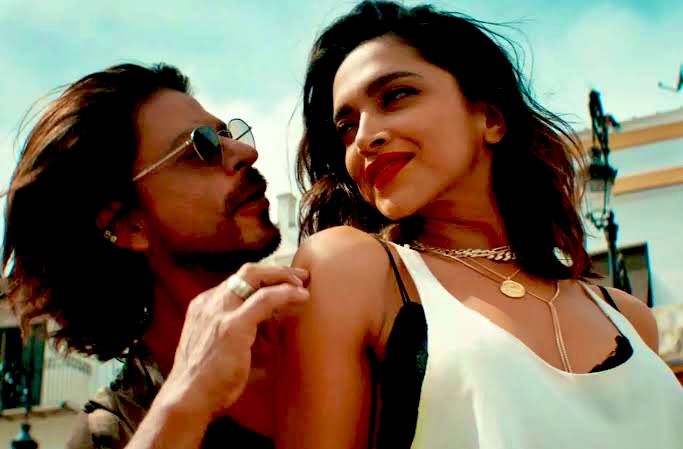 iammnaim's tweet photo. The ACTION is getting out of CONTROL! #Pathaan 
❤️keeps going on SRK’s fans All over WORLDWIDE!

#BoxOfficeCollectionWorldwide 
In 12days! 832 Cr! INR 
#Dubai SRKians watch at #VoxCinemas 

@iamsrk | @deepikapadukone l #YRF |
@TheJohnAbraham | @PathaanTheFilm | #SRK | #KingKhan https://t.co/jii1c5Zo75