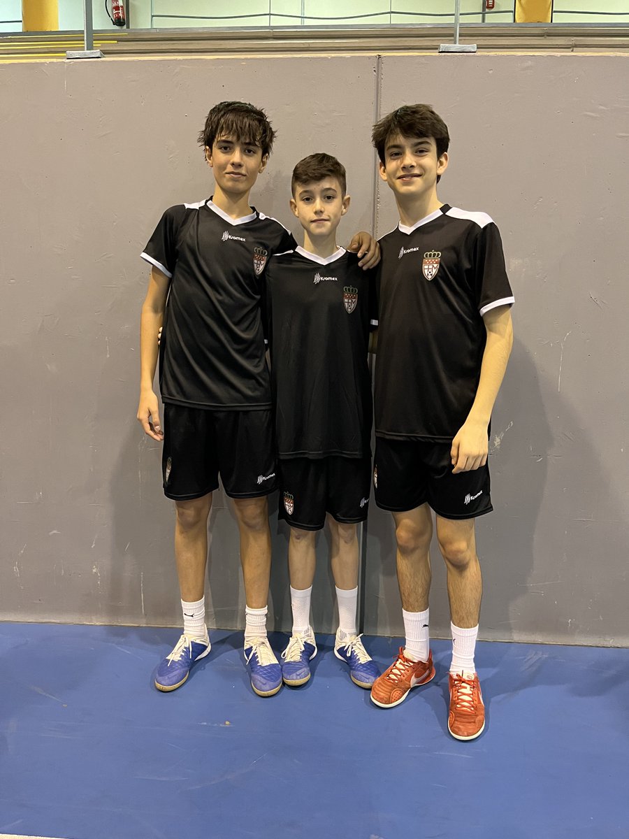 xsarapicachu's tweet photo. Seguimos currando, afianzando y aprendiendo con el nuevo metodo. Seguimos creciendo como grupo y aprediendo a competir con nuevos compañeros. Hoy con el reencuentro de un viejo amigo “GON” 😊 #equipo #competir #sacrificio #aportar #complementar #vamosMadrid https://t.co/zGhfFcoOP3