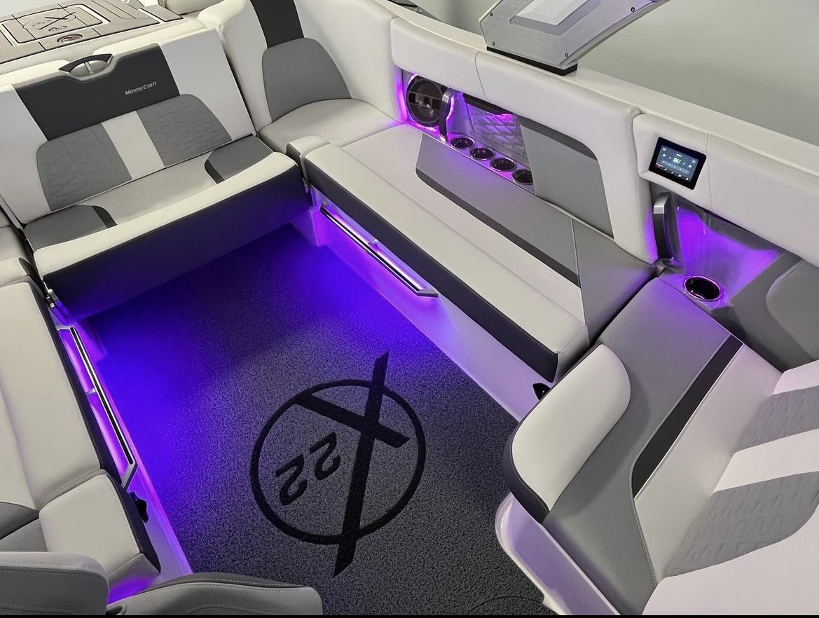 This interior tho……🔥🔥
#mcboatcommunity #mcboatcompany #lakelife #lake #boating