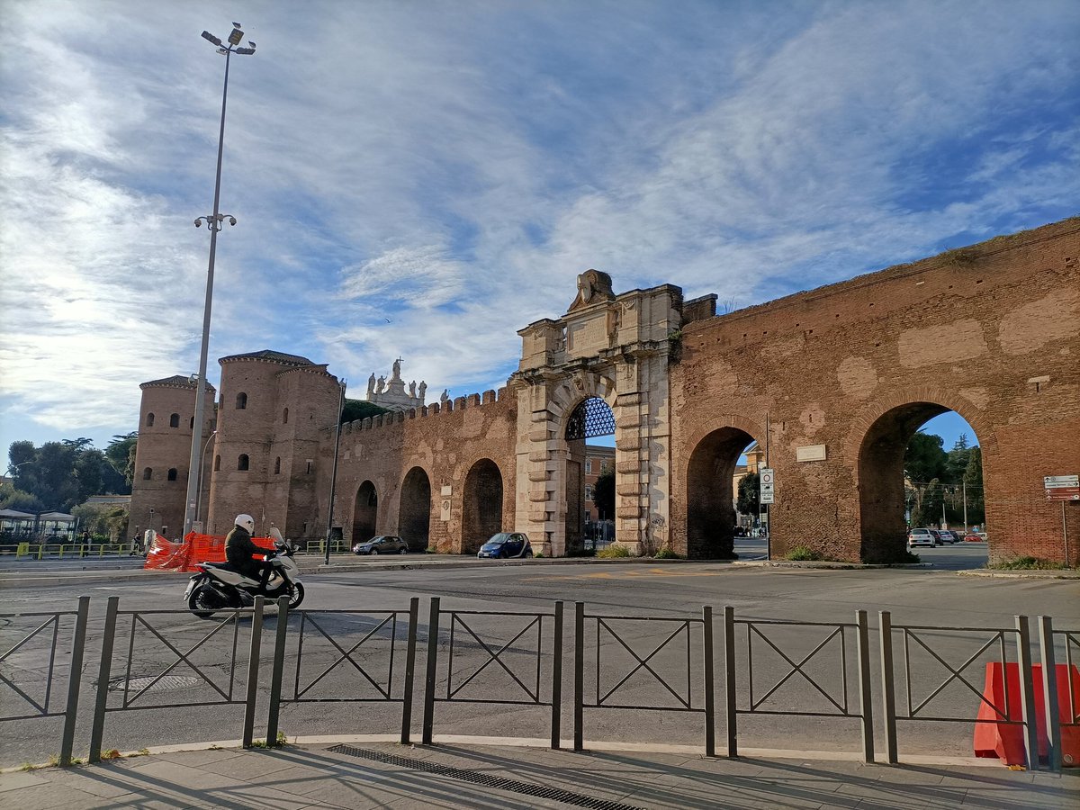 This is the view of #Rome when you get out from the subway.

#sangiovanni 
#MetropolitanaLineaA
#piazzasangiovanni
#MetroC