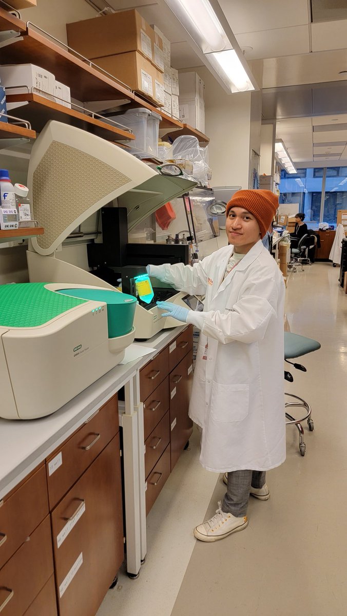 Meet Thinh Huynh! Our newest Technician in the Jones Lab and @REACHforthecure member! Learning IPDAs: helping to design primers for IPDA failures and follow-up with predesign of 3dPCR. Already facing the viral diversity issue inherent in HIV cure.