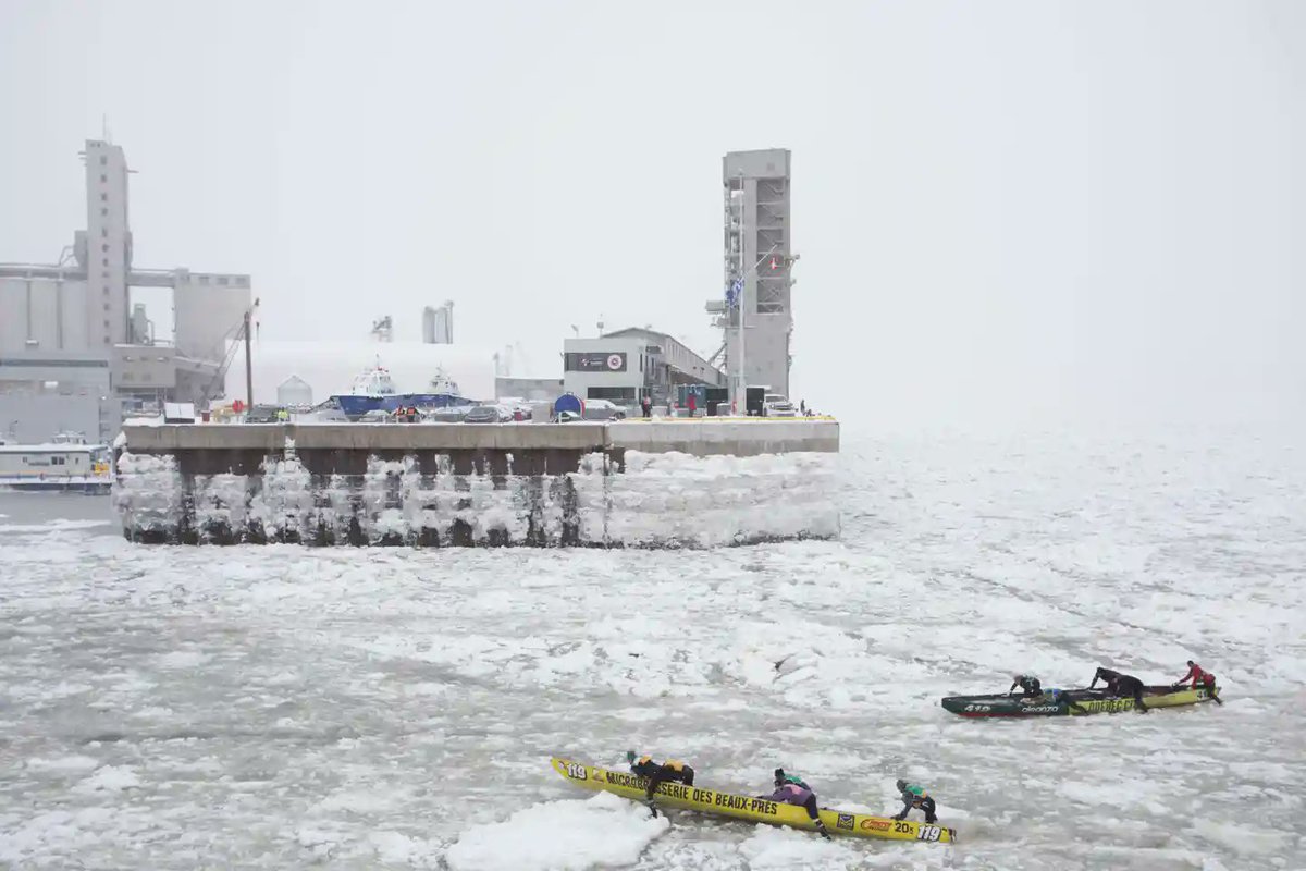 MatHermanny's tweet photo. uebec City, Canada - Teams compete during the Quebec Winter Carnival ice canoe race. Dozens of teams participate in this race, in which they must cross the St Lawrence River to the city of Levis on the other side and return to their starting point https://t.co/nYpqlg7kah