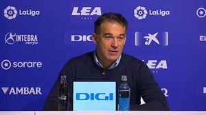 MasterSM_Alava's tweet photo. Las tres victorias consecutivas del Deportivo Alavés vuelven ilusionar a los aficionados albiazules. La brillante incorporación de Villalibre despierta todas las expectativas. En @radiovitoria tienes todas las claves. https://t.co/01zqO6kXXs