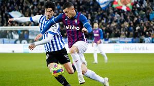 MasterSM_Alava's tweet photo. Las tres victorias consecutivas del Deportivo Alavés vuelven ilusionar a los aficionados albiazules. La brillante incorporación de Villalibre despierta todas las expectativas. En @radiovitoria tienes todas las claves. https://t.co/01zqO6kXXs