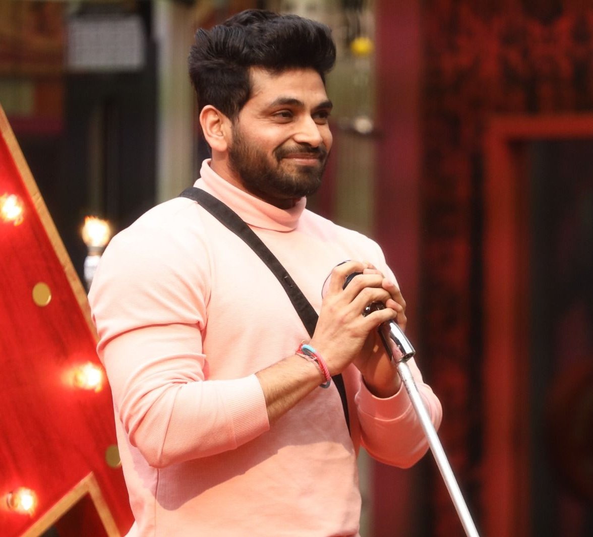 BiggBoss_Tak's tweet photo. Retweet and Like - If you want Shiv Manoharrao Uttamrao Zinguji Ganuji Thakre aka #ShivThakare to WIN the #BiggBoss16 

Vote now on Voot App or My Jio App https://t.co/H2sdp365Lb