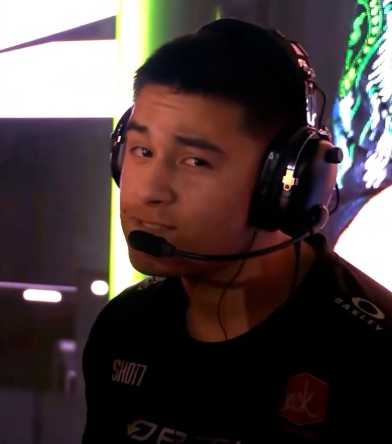 Botisimo's tweet image. Nobody:

Me when I see that they're using Botisimo chat moderation features AND a streamframe 😫🤤: