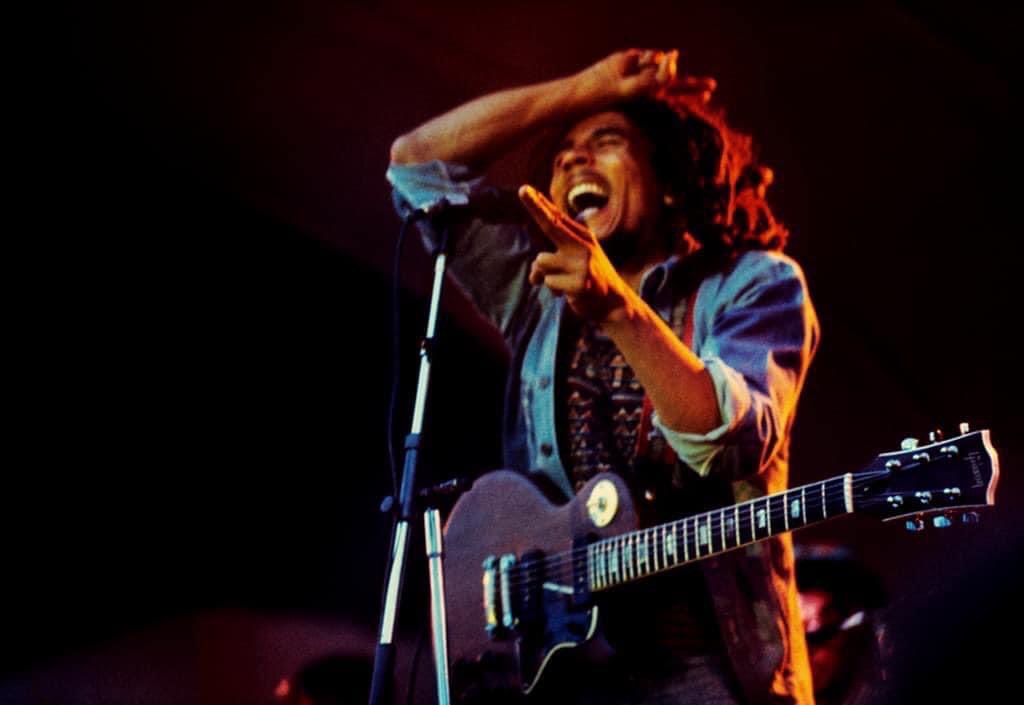 Onder Welke Naam Is Reggaeartiest Robert Nesta Beter Bekend