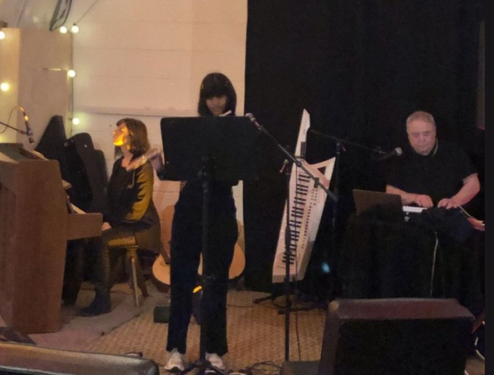 Huge huge thank you to <a href="/StuartMaconie/">Stuart Maconie</a>
<a href="/BBC6Music/">BBC Radio 6 Music</a> for playing #StreetRecordingsPart2 from our #OvergroundSoundEP on <a href="/DimpleDiscs/">Dimple Discs Peckham</a>
<a href="/wipeoutmusic/">Wipeout Music</a> on the amazing #FreakZone. What an honour to follow on from @LindaPerhacstoo. So stoked to be called an old friend of the show too. 😊