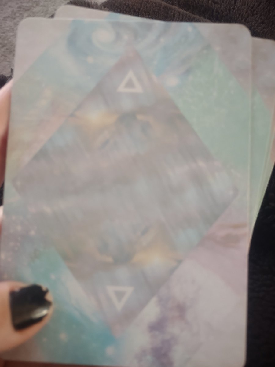 TommieBurrowsS1's tweet image. This oracle deck just radiates life and light. #Oracle #oracledeck #oraclereader #light #starseed #positivity #witchtwt #witch #cardreader #witchyvibes
