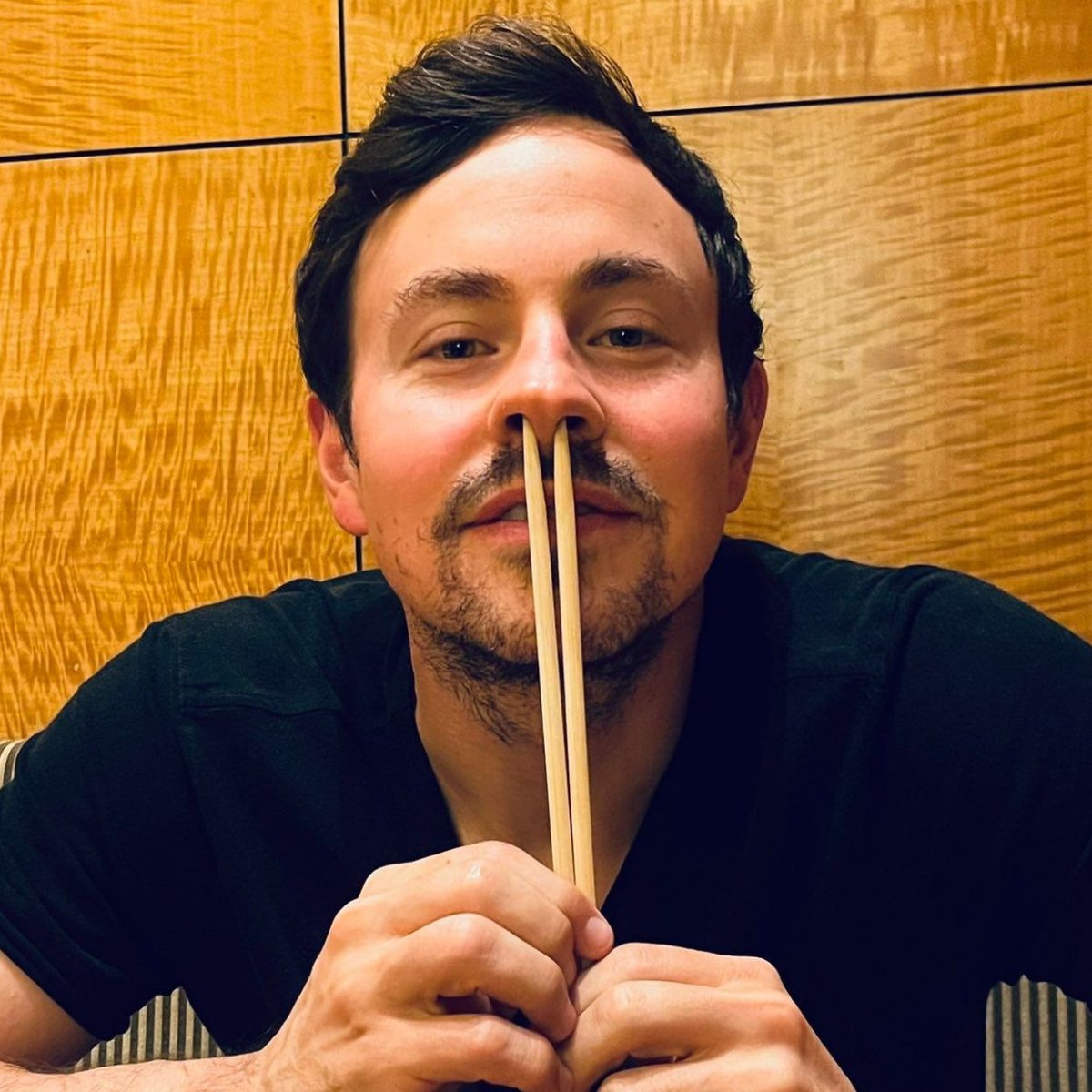 GM and Happy #ChopsticksDay

Celebrate the versatility and beauty of this traditional utensil. Whether you're enjoying sushi, stir-fry or noodles, chopsticks add an extra touch of elegance to every meal!

Or, be like @ryancohen 

#ChopsticksFashion #FunForAll #GME #L2Community