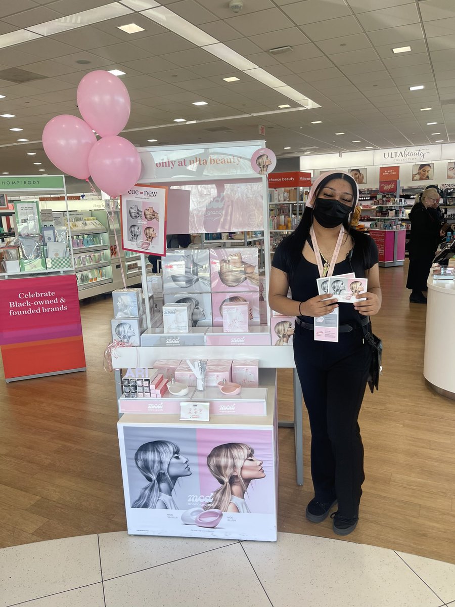 yoyyii_'s tweet photo. Yaaay ! MOD blush event💞 only at Ulta #arianagrande #MODblush @ultabeauty @TeamAriana https://t.co/hlGdCW3kQD