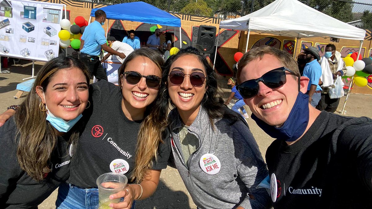 ChanZuckerberg's tweet image. “The best thing I can do to stay close to the work is to get outside of CZI and be an active participant in my community.” -@Ruby_Bee talks about how she stays close to our partners as CZI’s head of community 

Learn more about her work 👉🏽 bit.ly/3H0J2Ms