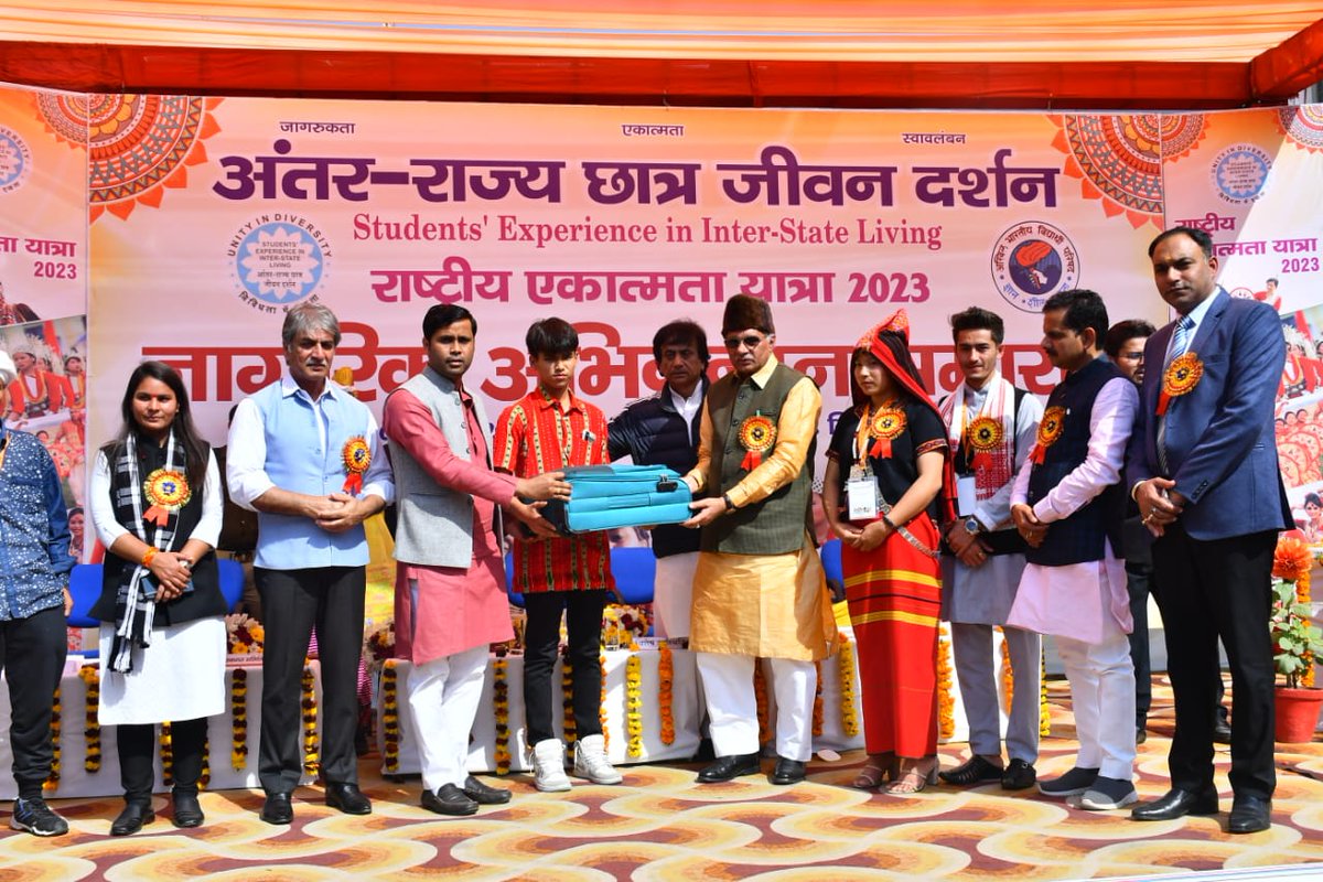 ABVPVoice's tweet photo. #SEILTour2023 के तहत मेरठ पधारे पूर्वोत्तर राज्यों के प्रतिनिधियों के ग्रुप क्र.4 के 'नागरिक अभिनंदन समारोह' का आयोजन किया गया जिसमें उ.प्र. सरकार के कैबिनेट मंत्री श्री @dharampalbjpmla और अभाविप पूर्वोत्तर क्षेत्र के संगठन मंत्री श्री @Kamalnayan84 विशेष रूप से उपस्थित रहे। https://t.co/RsTzjJuk8C