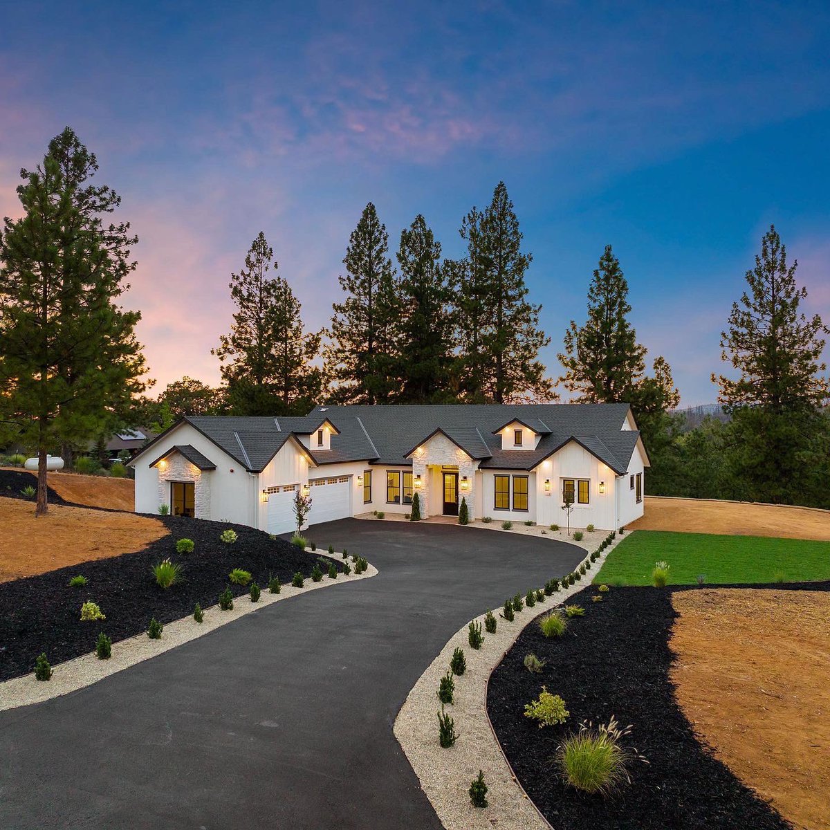 MikuniTaro's tweet photo. Checking out Chisay’s  gorgeous listing that is about to close! 🏡  Beautiful surroundings but maybe a bit far from #Mikunisushi locations! #ChisayMikuniEstates #GuideRealEstate #doublerainbow🌈🌈 https://t.co/aKYjhKVSYk