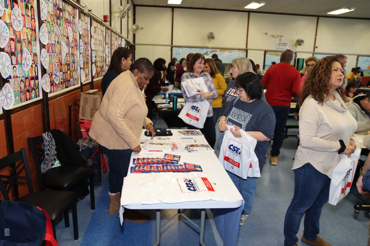 FOA_Law's tweet photo. #MondayMotivation - Look at this turnout on a cold 🥶Saturday morning.  Thank you to all the @CSEALocal1000 LI Region 1 Farmingdale UFSD clerical/custodial workers, teacher's aides, school monitors &amp; cafeteria workers for stopping by the #foalaw table! https://t.co/vVFTd3Unrx