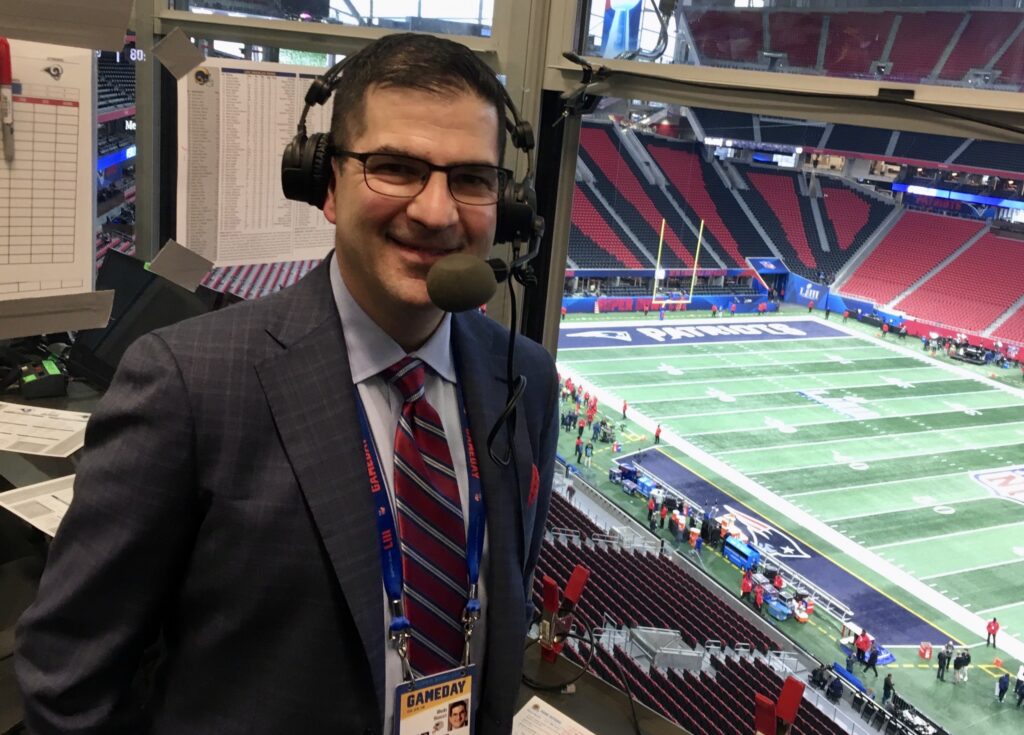 🏈 New England <a href="/Patriots/">New England Patriots</a> fans may recognize a familiar voice in the #EmersonCollege classroom this semester: The team’s play-by-play broadcaster, <a href="/BobSocci/">Bob Socci</a>, is co-teaching #Sports #PublicRelations via <a href="/eccommstudies/">Emerson College Communication Studies Dept.</a>: today.emerson.edu/2023/01/31/pat…