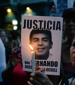 Hoy el mundo es un poco más justo, alguien que salió a divertirse, volvió muerto. Perpetua para 5 de ellos y 15 años para otros 3, esperábamos más, pero fueron los 8 condenados. Ojalá que Graciela y Silvino tengan un poco de paz y que Fernando descanse. #JusticiaPorFernando