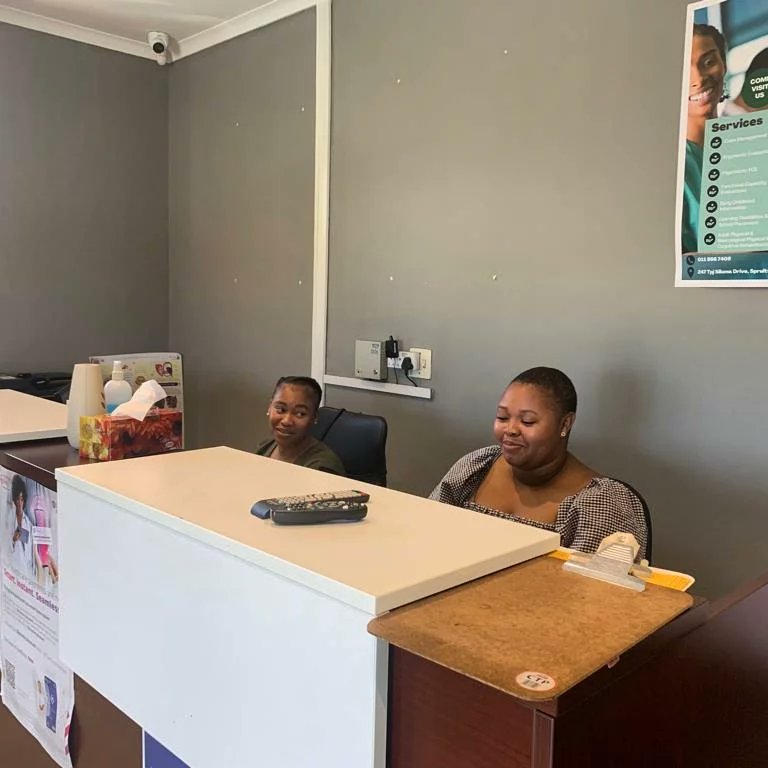 ModoP88's tweet photo. My mom has a Medical practice in Spruitview, Katlehong. We do antenatal care, family planning, mental wellness and general primary healthcare. 🏥👩🏽‍⚕️👩🏾‍⚕️👨🏽‍⚕️👨🏾‍⚕️👨🏿‍⚕️ My plan is to get her from 8k patients a year to 20k

#FlameOn 🔥🔥
#AfricanGirlChronicles 🌍
#SheOO 💅🏾 https://t.co/D6PPs5ajDN