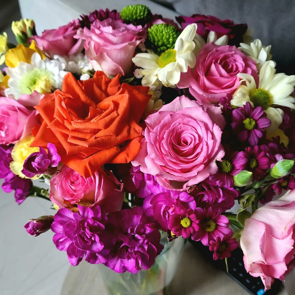 Victoria_Jean85's tweet photo. So impressed by my cheap and cheerful supermarket flower bundle, just over a week and still so beautiful! 😍 A few buds still unopened and a few just opening. 
Great job @asda 👌 https://t.co/IE5fx4b08p