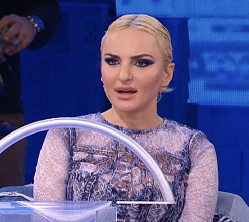 yellowmarsmello's tweet photo. ARISA IN QUESTO DAYTIME È STATA PERFETTA, ✨PER FET TA✨ #amici22 https://t.co/yCqnDb3KoY