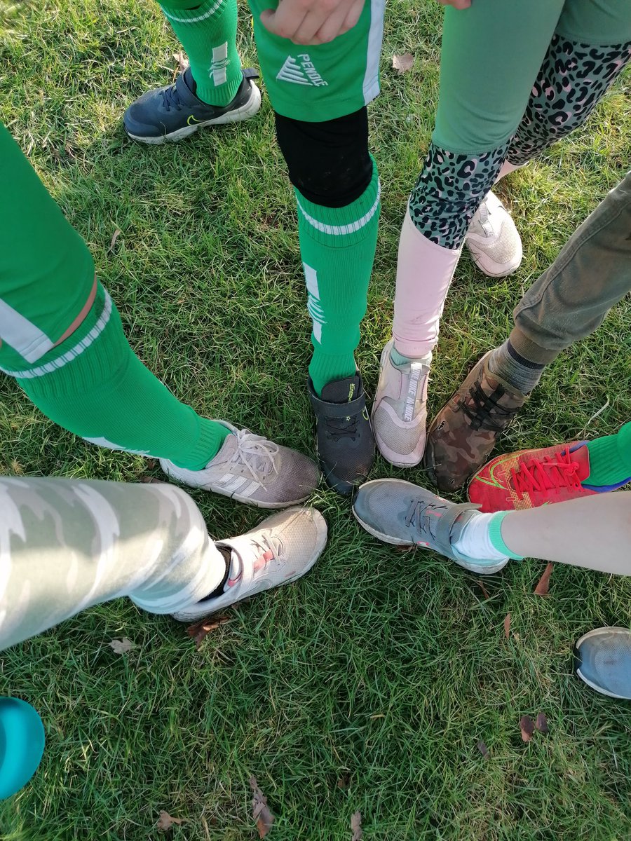 I need my calculator! So many laps completed this afternoon @PrimaryKirk  and look at those green socks!
#ChildrensMentalHealthWeek