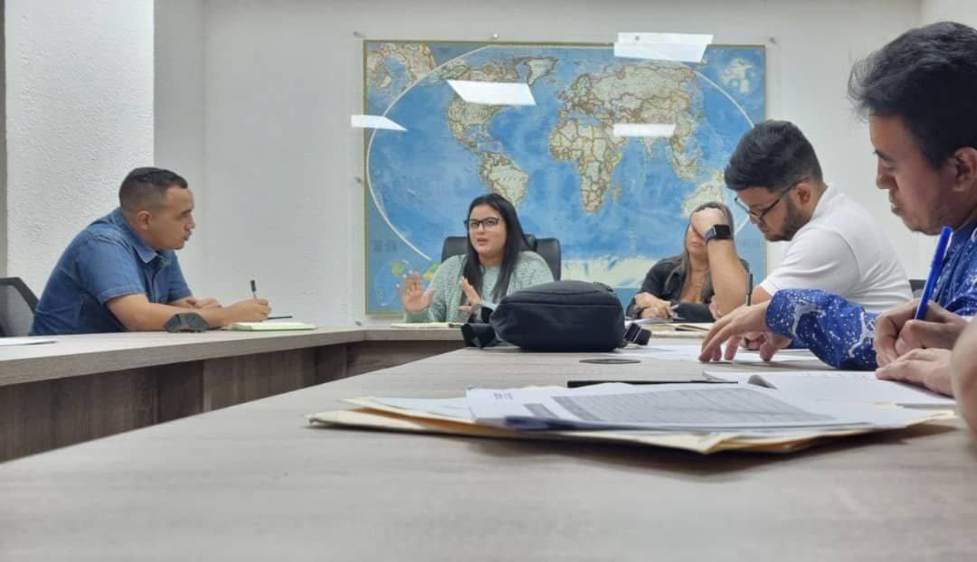 cvm_ve's tweet photo. #AlMomento || La @CVMVenezuela desarrolló mesa de trabajo con responsables del Viceministerio para la Educación y el Trabajo para la Liberación, a fin de fortalecer procesos formativos en beneficio de los trabajadores/as. (1/2)

#6Feb 
#SomosPasiónBéisbol https://t.co/LoOtV1kDjL