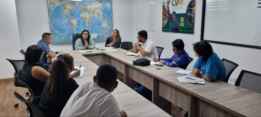#AlMomento || La @CVMVenezuela desarrolló mesa de trabajo con responsables del Viceministerio para la Educación y el Trabajo para la Liberación, a fin de fortalecer procesos formativos en beneficio de los trabajadores/as. (1/2)

#6Feb 
#SomosPasiónBéisbol