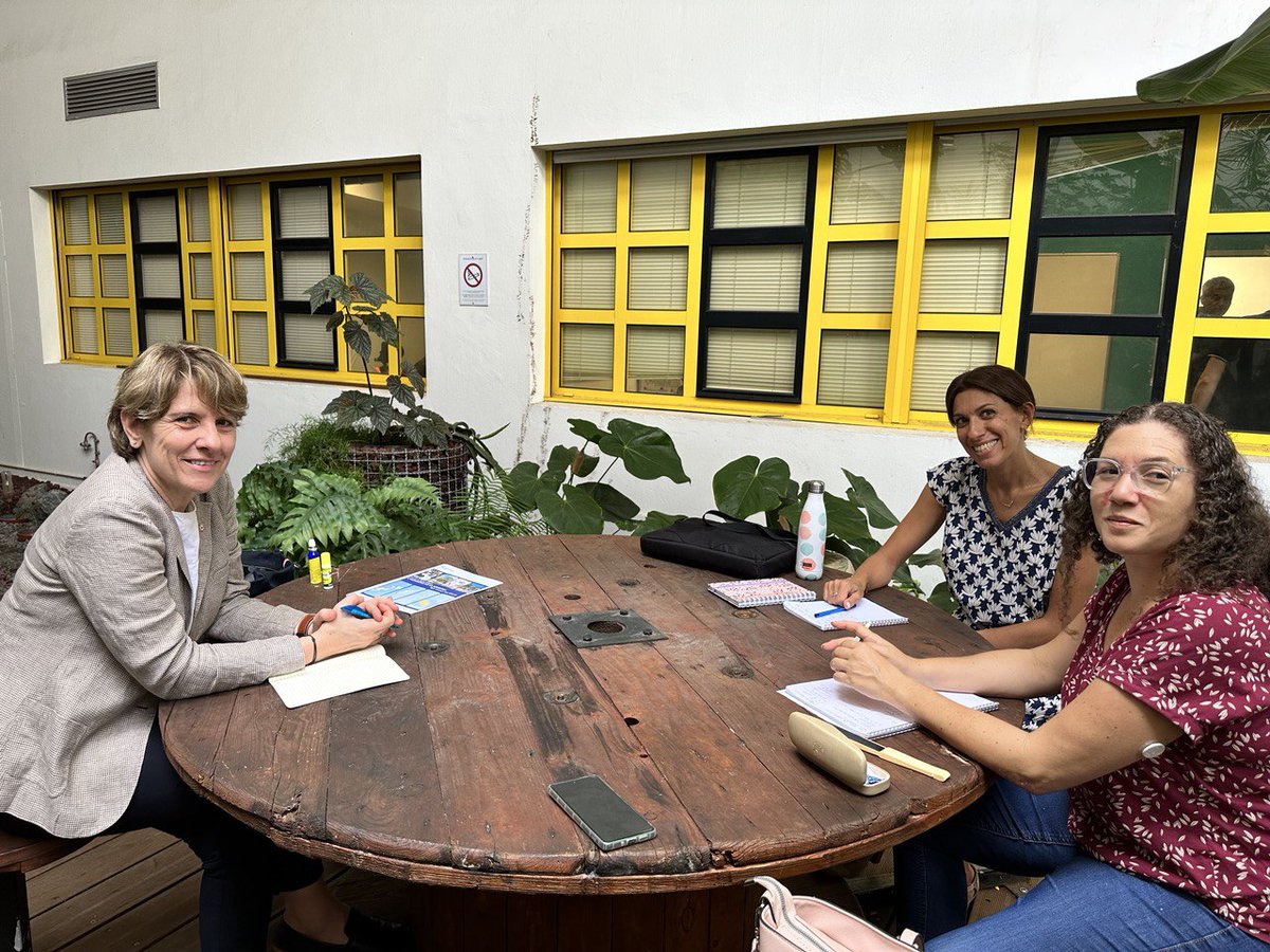 scazebonne's tweet photo. #LaRéunion Jour 1 : Échanges avec la #DRAJES : mobilité des jeunes, #Erasmus, #Génération2024 et #JO2024. Avec la #DRAFPIC et #DRAREIC échanges sur les actions de @FEI_sevres : partenariats éducatifs, formation des professeurs, inclusion scolaire. Merci pour ces échanges. 1/2 https://t.co/GYxmxGkYuR