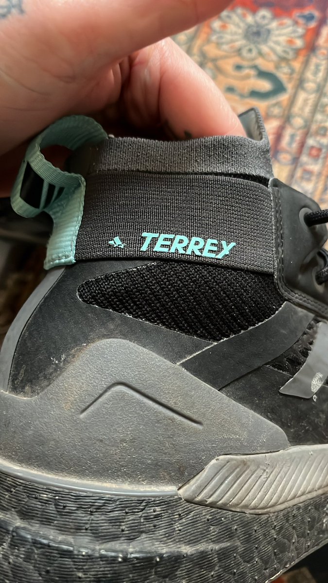 sammyxrizzle's tweet photo. @adidas useless customer service, no resolve as I don’t have an order number as the shoes were a gift. And they’re falling apart, exactly what you want for a pair of £170 trainers https://t.co/ageIloPQqc