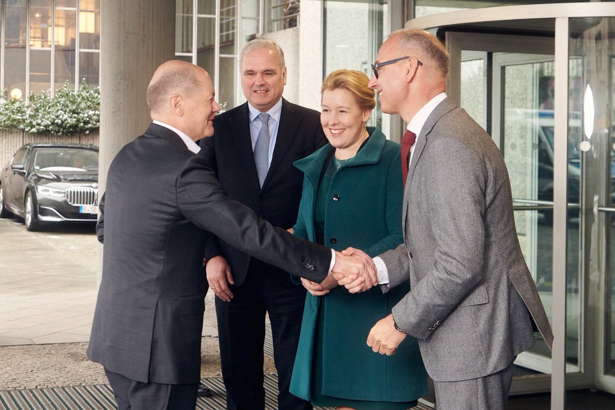 Great pleasure to meet with <a href="/Bundeskanzler/">Bundeskanzler Olaf Scholz</a> Olaf Scholz and <a href="/FranziskaGiffey/">Franziska Giffey</a> in our Berlin site. We discussed the importance of pharmaceutical innovation. To accelerate the translation of innovation into commercial products requires close collaboration among all stakeholders.