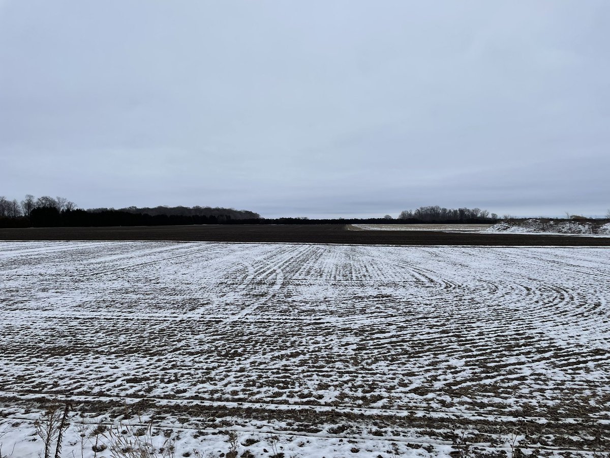 When farmers call themselves “stewards of the land” they usually imply they are good stewards. Spreading manure on snow shows not all are really trying to be.
Bad for the environment and waste of fertilizer. Don’t whine about high fert prices if you spread on snow.