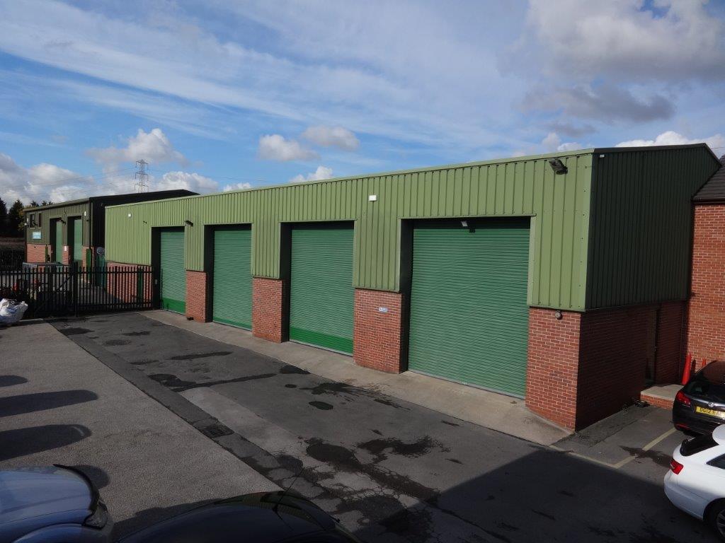 MODERN WAREHOUSE
TO LET
OSSETT

4,508 sq ft / 419 sq m
Staff area and Wc facilities
Substantial yard
14ft roller shutter doors
3 phase electricity 
Convenient for J40 of the M1 

01924 291500
wakefield@vickerscarnley.co.uk

#industrial #commercialproperty #warehouse #modern