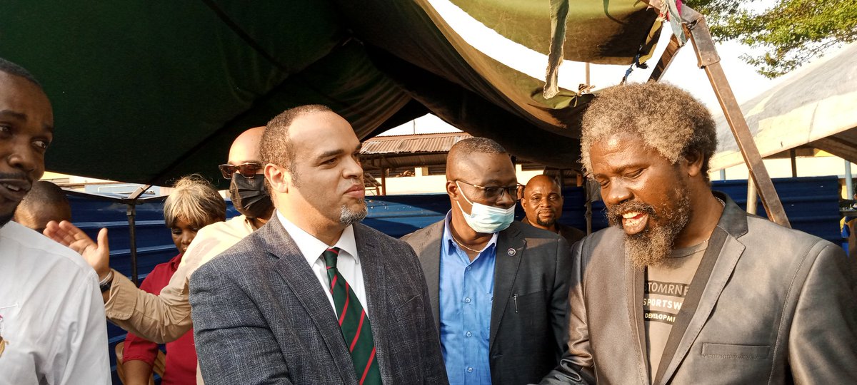 michaelbakemba3's tweet photo. #Urgent : Le DG de la SNEL Fabrice Lusinde rentre en homme libre. La cour a accepté ses excuses et le décharge de toute condamnation. C'est ainsi qu'il se présentera à l'audience prochaine fixée au lundi 13 février.@StanysBujakera @leParrainRDC https://t.co/T3JC3TDXgq