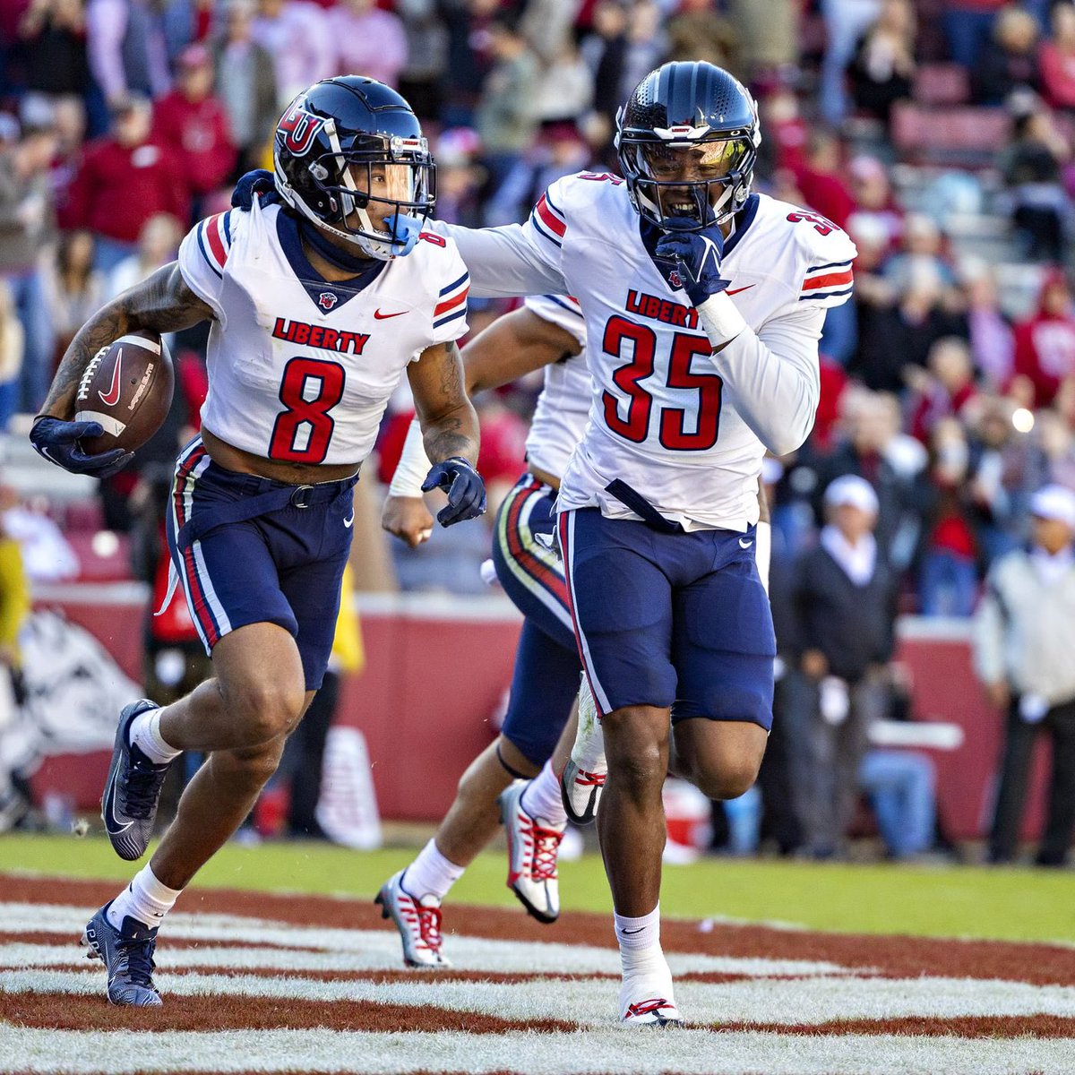 Blessed and excited to announce that I’ve received a scholarship offer from @LibertyFootball! 

Thank you @CoachRobertBala!  #manthethrone @coachSamGreiner @Coach_Swagg4