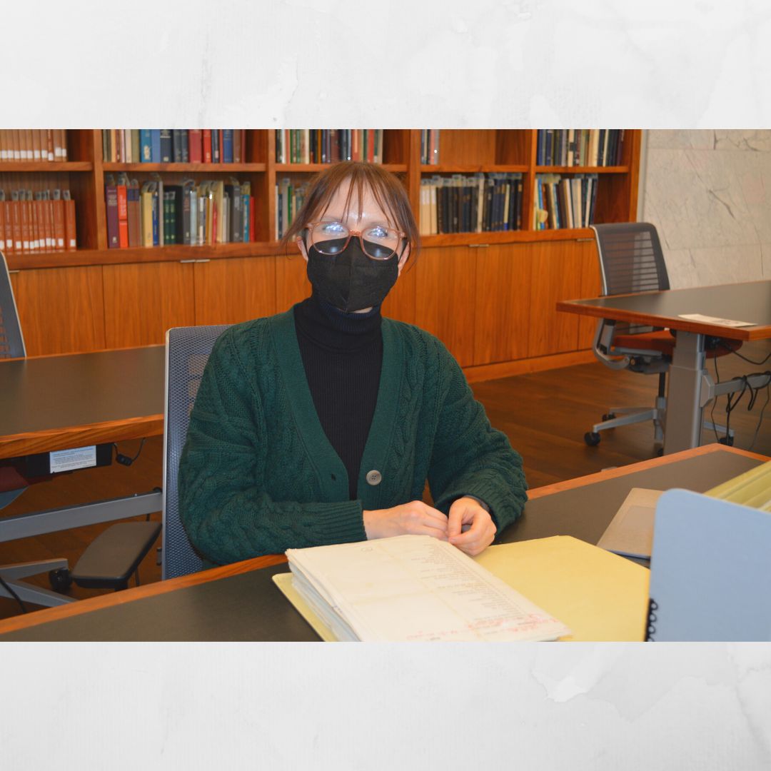 EmoryRoseMARBL's tweet photo. #FellowFeature! Researcher Holly Ranger came all the way from Nottinghamshire, UK to undertake research for her book, 'Sylvia Plath and the Classics'. This project explores Plath's engagement with Greco-Roman literature in her poetry. https://t.co/hHsCIhgXY8