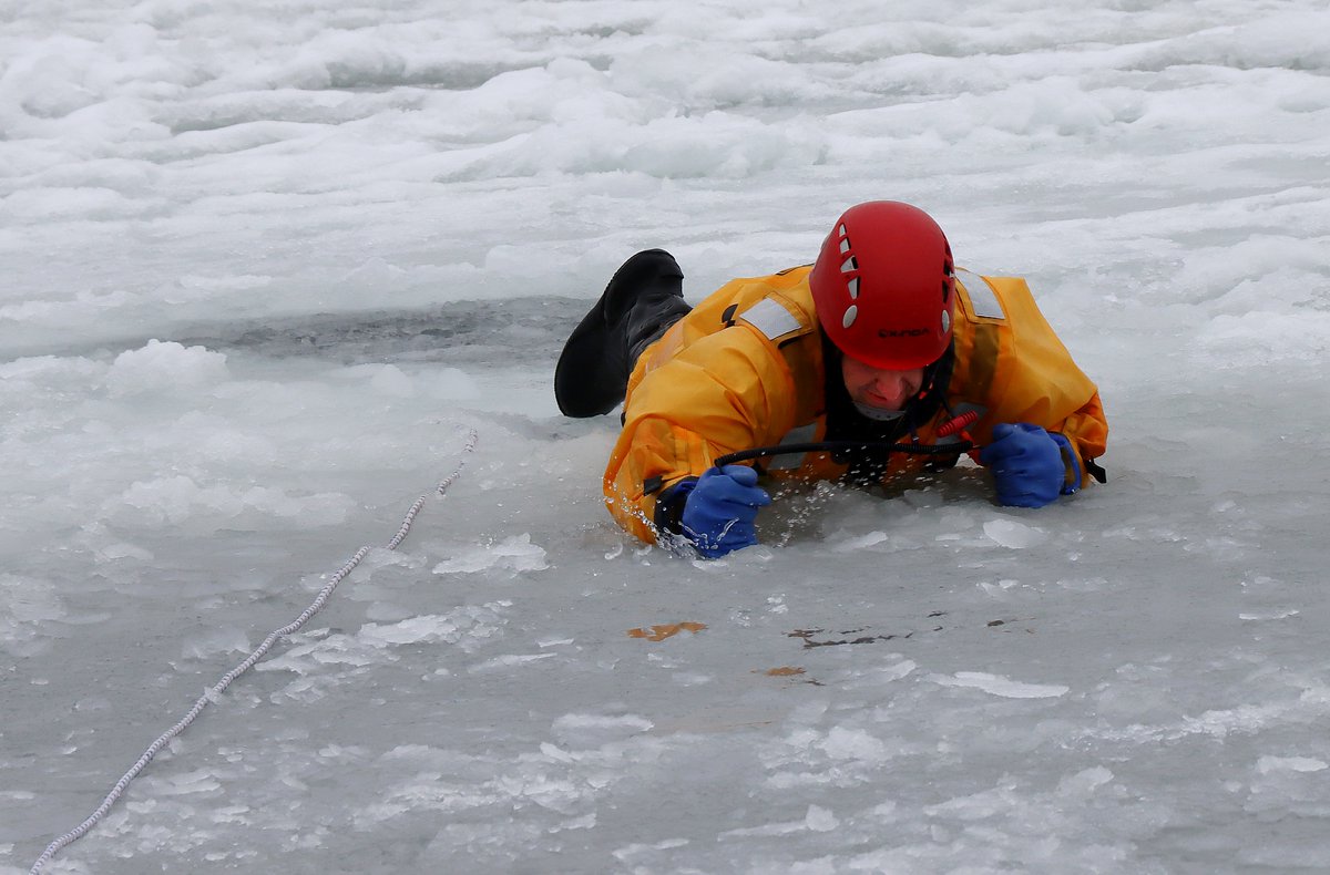 tomayers2262's tweet photo. Cape Breton Regional Fire Service members doing ice rescue training at the marina in Sydney harbour today. Upper right: Scott MacKenzie uses picks to crawl across ice. Bottom left: Matt Wilcox reaches for Jody Wrathall. Bottom right: MacKenzie helps haul Wrathall out. https://t.co/Fjgpkg3zAC