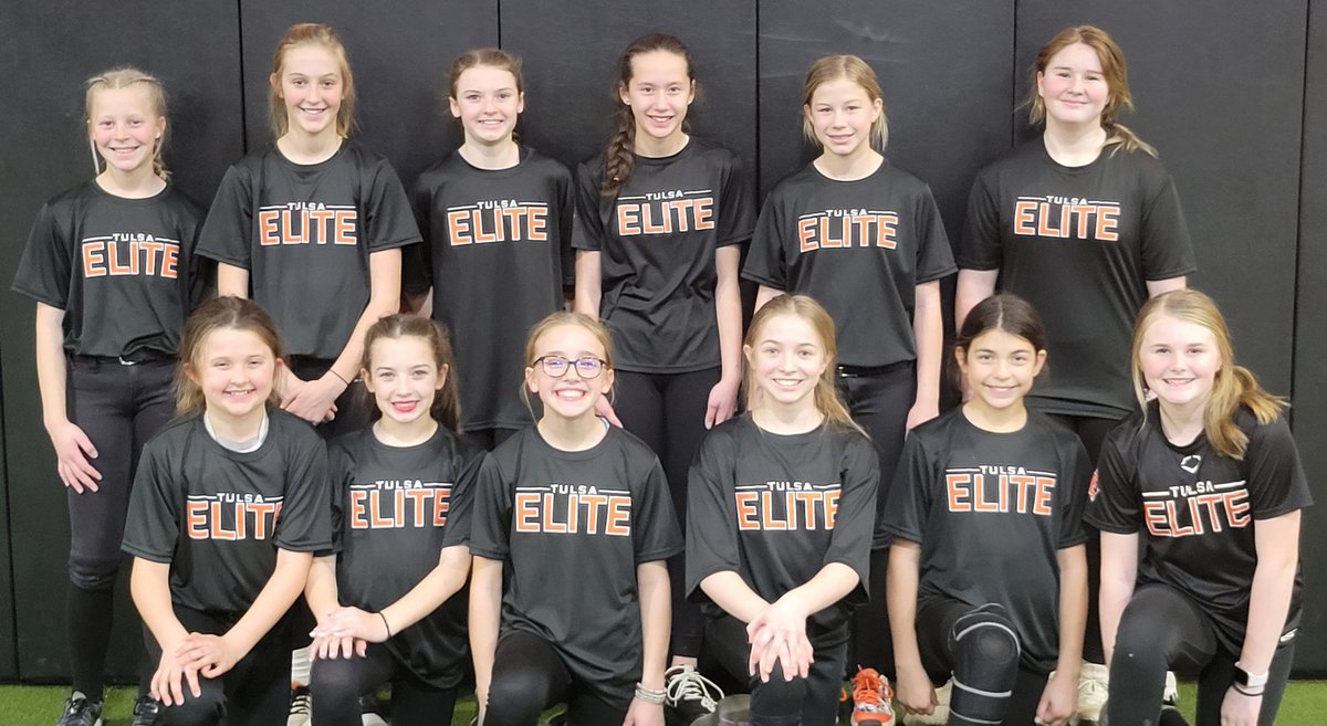 TE_AR_2011's tweet photo. Less than a month until these 12 ladies hit the field together.  They've been working hard in our off-season workouts and have been learning to be comfortable being uncomfortable. Love the growth we have seen and the players holding each other accountable to get better! #BeElite https://t.co/5zkwwhwqh9