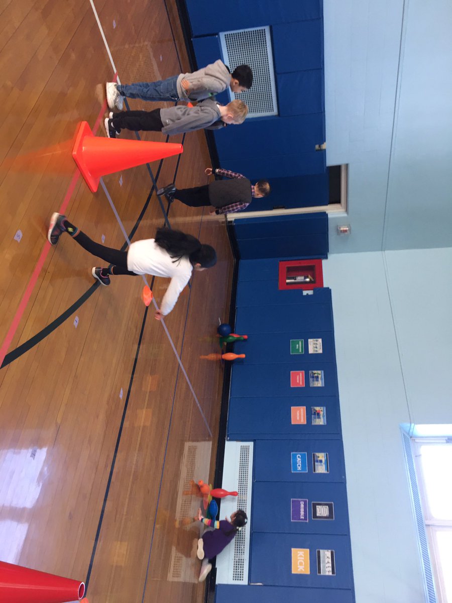 Mr_Gallagher41's tweet photo. Happy Monday everyone from School 6!!!! @OSchoolsPR Little underhand bowling we got going on working with our forces. Taking lessons inside the classroom and making them come to life inside the gym. Can’t be beat with that combo 💪🏻💪🏻 @osdAthleticdept https://t.co/1pe1dAfPw2