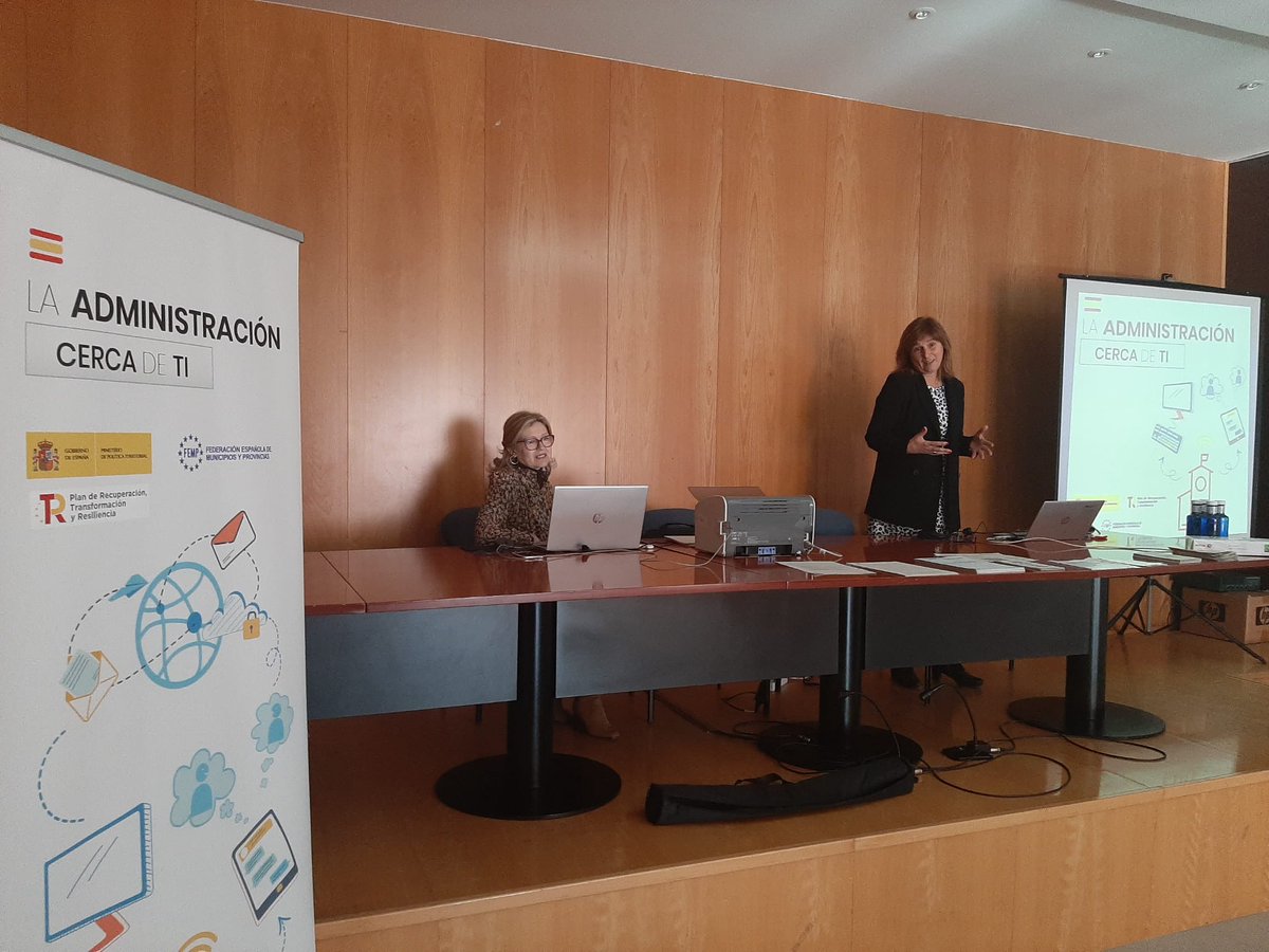 DelGobEnAragon's tweet photo. 🚘📄 La #AdministraciónCercaDeTi ha llegado hoy a Alcolea de Cinca, en cuyo Ayuntamiento sus vecinos ha podido realizar diversos trámites

La subdelegada @SilviaSalazarHU ha presentado este servicio del @territorialgob que acerca la Administración General del Estado al territorio https://t.co/yO6oiL49y0