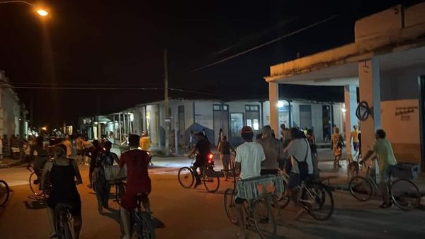 14ymedio's tweet photo. Piden la #firma de 10.000 cubanos para #refrendar en una #ley el #derecho "a la reunión y #manifestación"👉La Asamblea Nacional del Poder Popular responde una petición del opositor Consejo para la Transición Democrática en Cuba https://t.co/aqSLqzzup3 https://t.co/8jfngA2Tg9