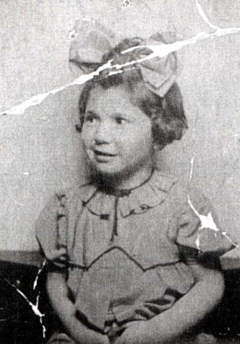AuschwitzMuseum's tweet photo. 6 February 1936 | A German Jewish girl, Rut Mandel, was born in Berlin. 

She arrived at #Auschwitz on 2 March 1943 in a transport of 1,500 Jews deported from Berlin. She was murdered in a gas chamber after selection. https://t.co/5rUtxq6eky