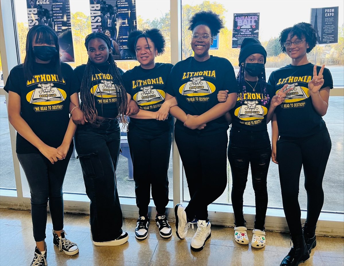 LithoniaLibrary's tweet photo. Readers are leaders! Shout out to the lovely ladies of the LHS Reading Bowl Team.  Showing up is half the battle and they understood the assignment.  They read, read and read more! Go Girls! #bulldogs #Lithonia #readers https://t.co/lw2l5kukVc
