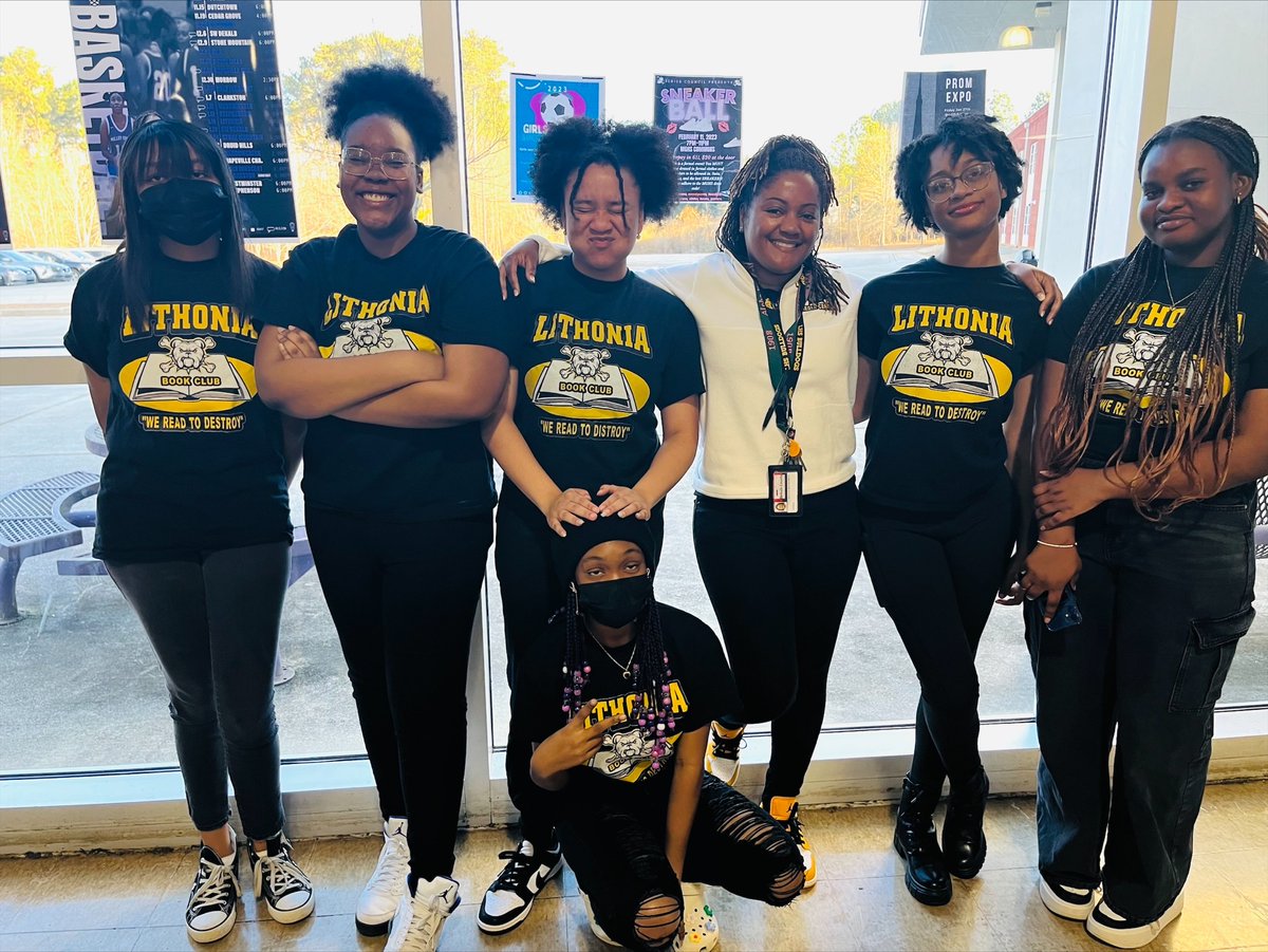 LithoniaLibrary's tweet photo. Readers are leaders! Shout out to the lovely ladies of the LHS Reading Bowl Team.  Showing up is half the battle and they understood the assignment.  They read, read and read more! Go Girls! #bulldogs #Lithonia #readers https://t.co/lw2l5kukVc