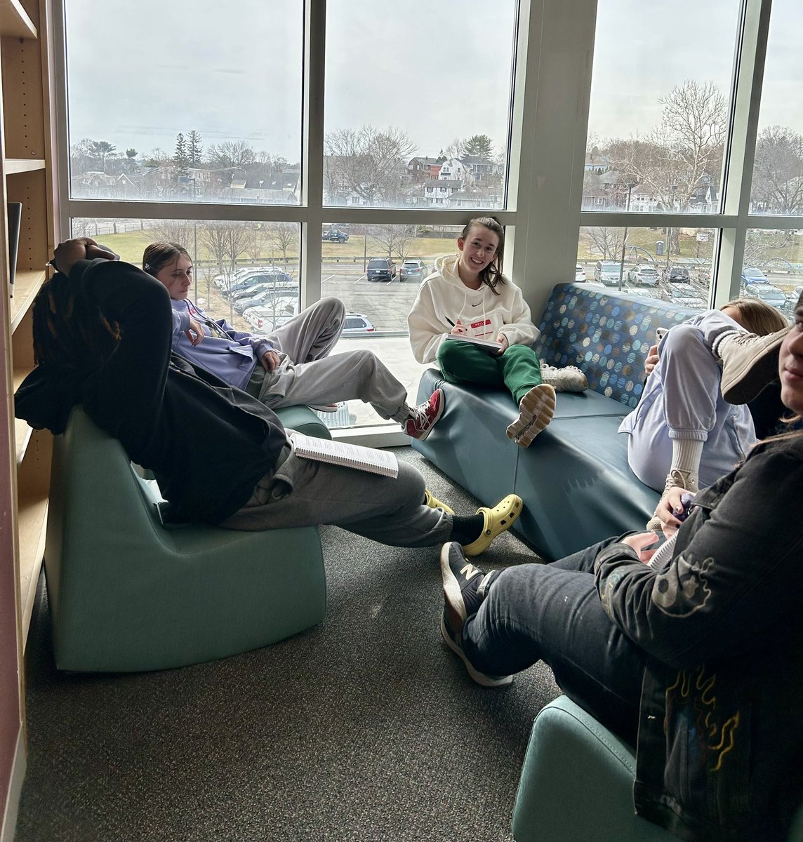 Love love seeing our students brainstorming in our beautiful renovated SHS LIT (library, innovation, and technology) CENTER @sps01907