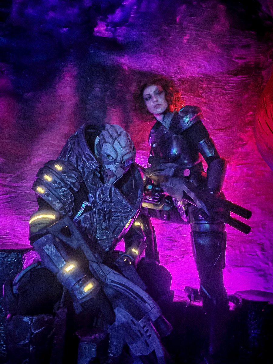 'Exploring an abandoned area, expecting something mechanical and nasty to jump out at any moment. Just like old times.'
.
#masseffect #masseffectcosplay #cosplay #foamsmith #michigancosplayer #garrusvakarian #commandershepard #shakarian